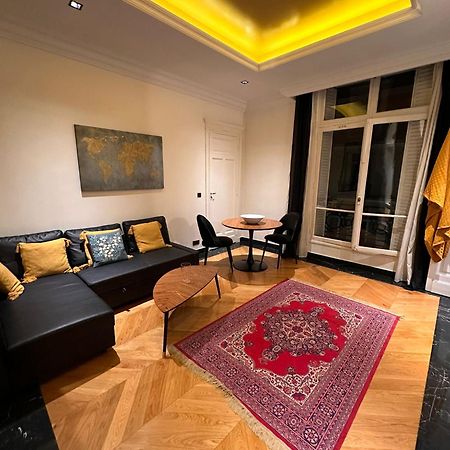 Appartement Cosy Sur Les Champs-Elysees Renoved Paris Dış mekan fotoğraf