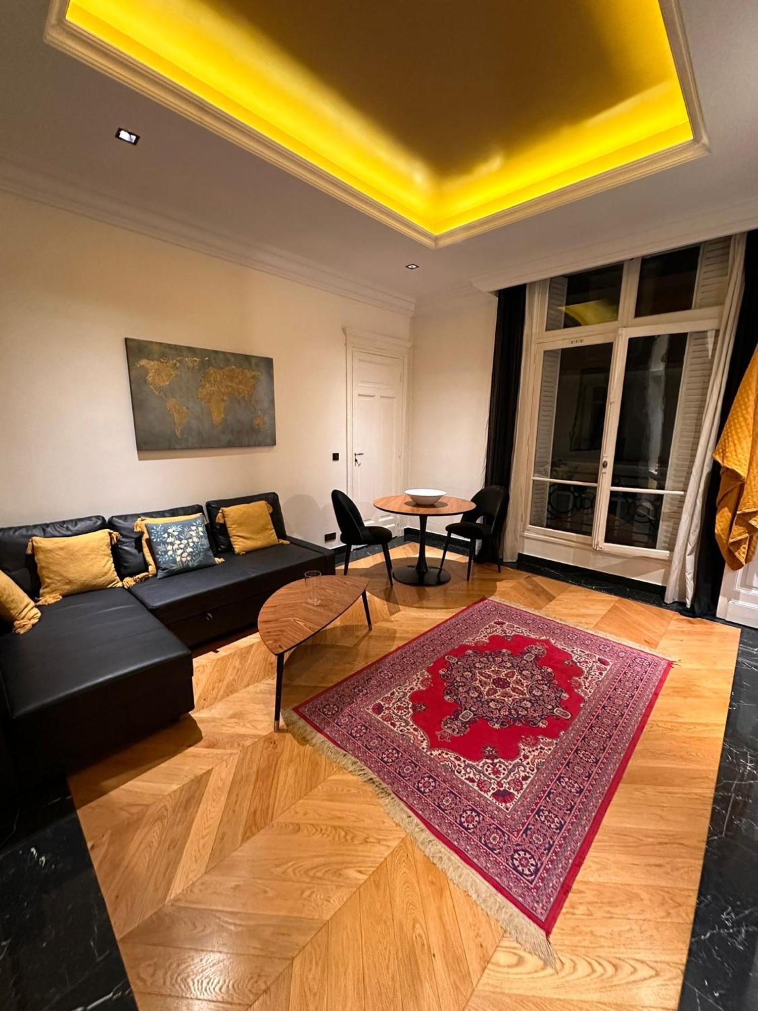 Appartement Cosy Sur Les Champs-Elysees Renoved Paris Dış mekan fotoğraf